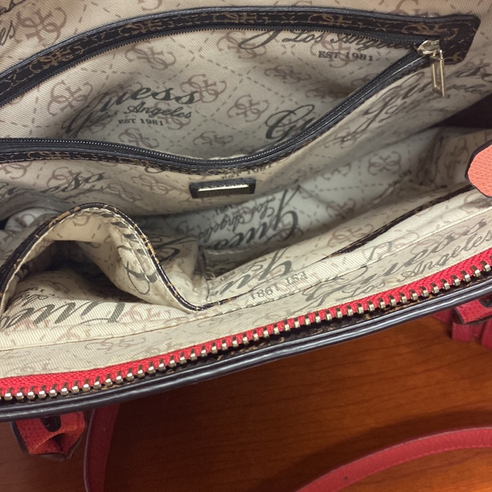 Guess purse - Picture 2 of 4